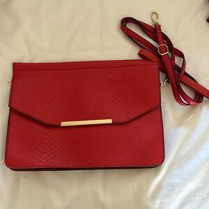 Red clutch strap included